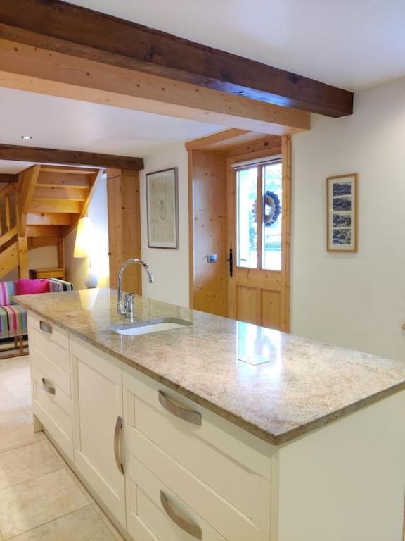 Spacious Ski Chalet In Traditional French Village, Sleeps 8, Four Star With Fibre Broadband Abondance Exteriér fotografie