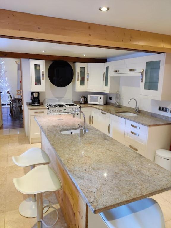 Spacious Ski Chalet In Traditional French Village, Sleeps 8, Four Star With Fibre Broadband Abondance Exteriér fotografie